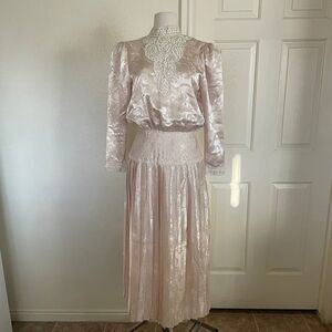 Vintage Long Sleeve Cream Wedding Dress Size 4 | Elegant Bridal Gown